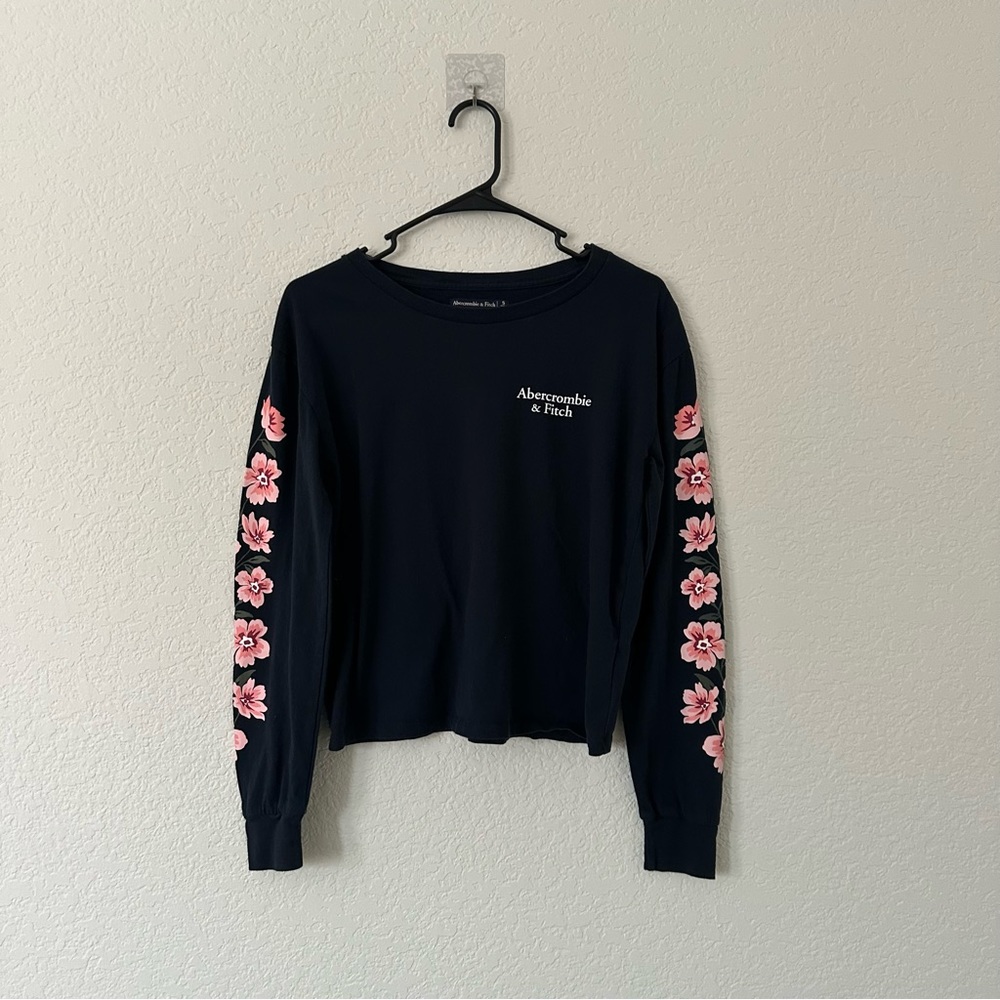 A&F Long Sleeve Top with Flowers | Size: S